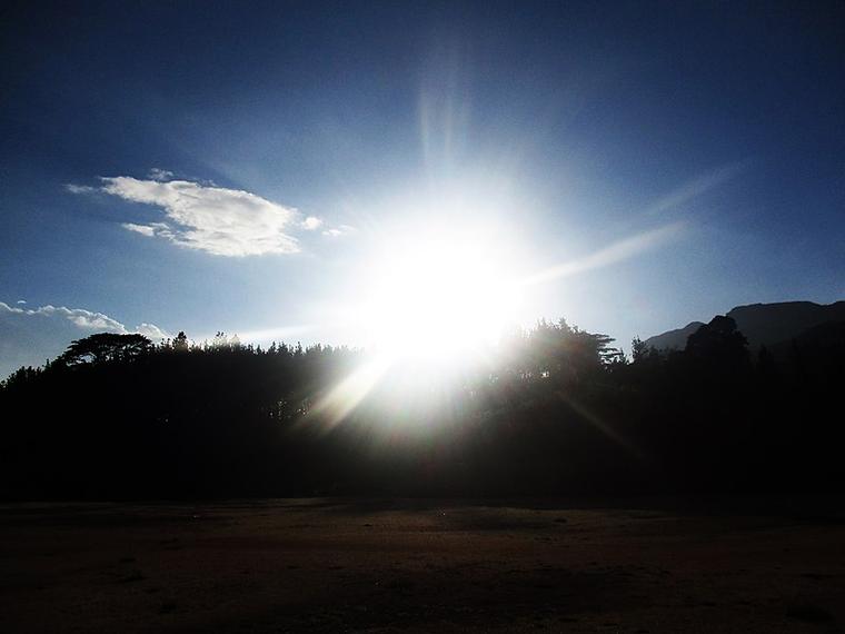 1710295644934395.jpg 暴露在強(qiáng)烈的陽(yáng)光.jpg