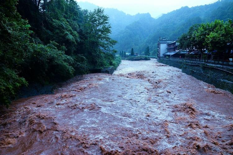 1716792140549671.jpeg 暴雨后河流.jpeg